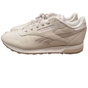 NWT Reebok Sneaker size 9